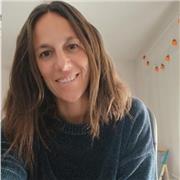 Pedagoga de apoyo escolar con las necesidades que presenten los alumnos/as